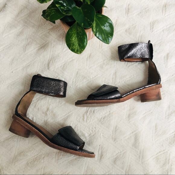 & Other Stories Metallic Leather Velcro Block Heel Sandals - Picture 2 of 6